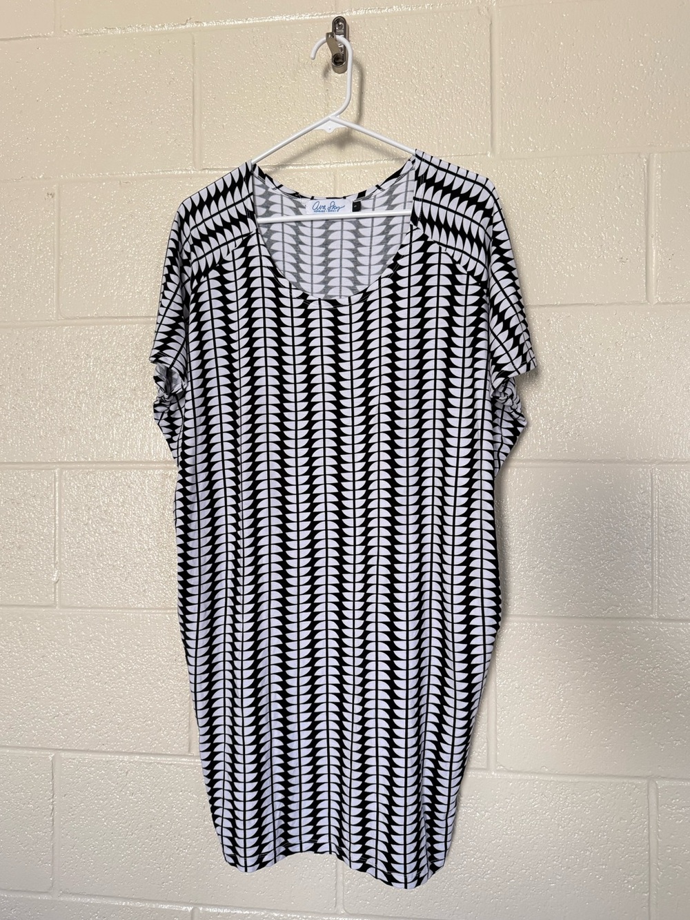 Ava Sky Hawai’i Dress Sz S Black & White Flowy